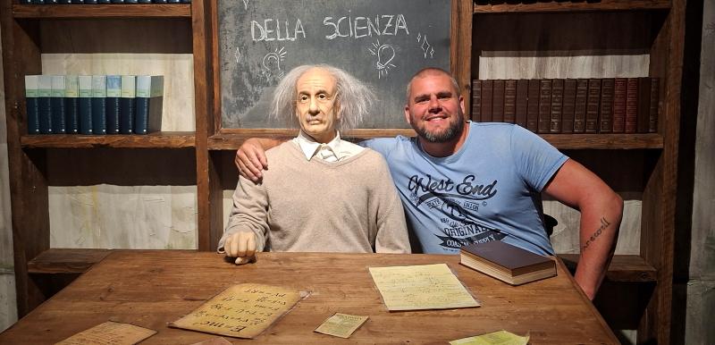 Ronnie Berzins mit Albert Einstein Wachsfigur